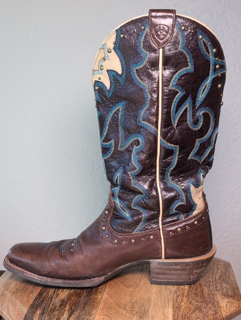 Ariat Leather Western Cowgirl Boots with Blue and Cream Embroidery - Picture 2 of 14